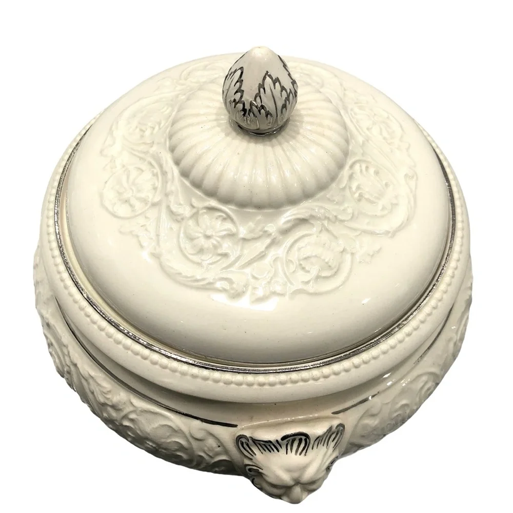 VINTAGE WEDGWOOD ETRURIA ENGLAND COVERED PATRICIAN SHAPE TUREEN